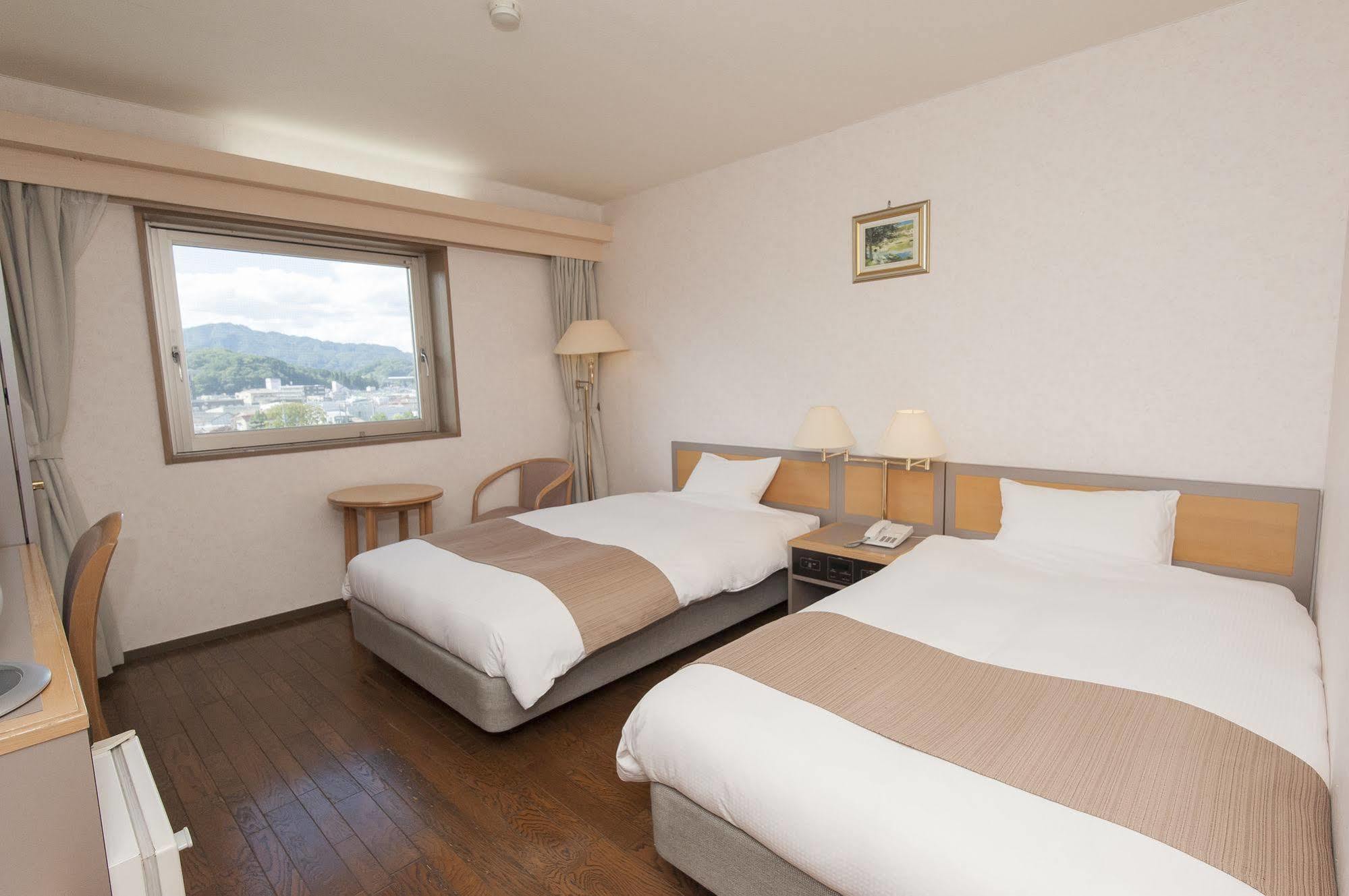 Takayama City Hotel Four Seasons Esterno foto