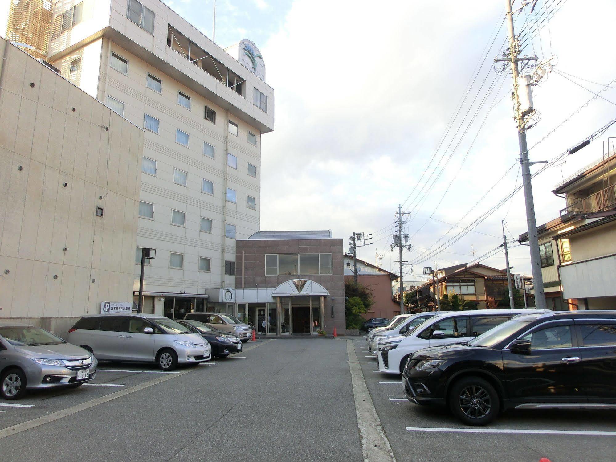 Takayama City Hotel Four Seasons Esterno foto