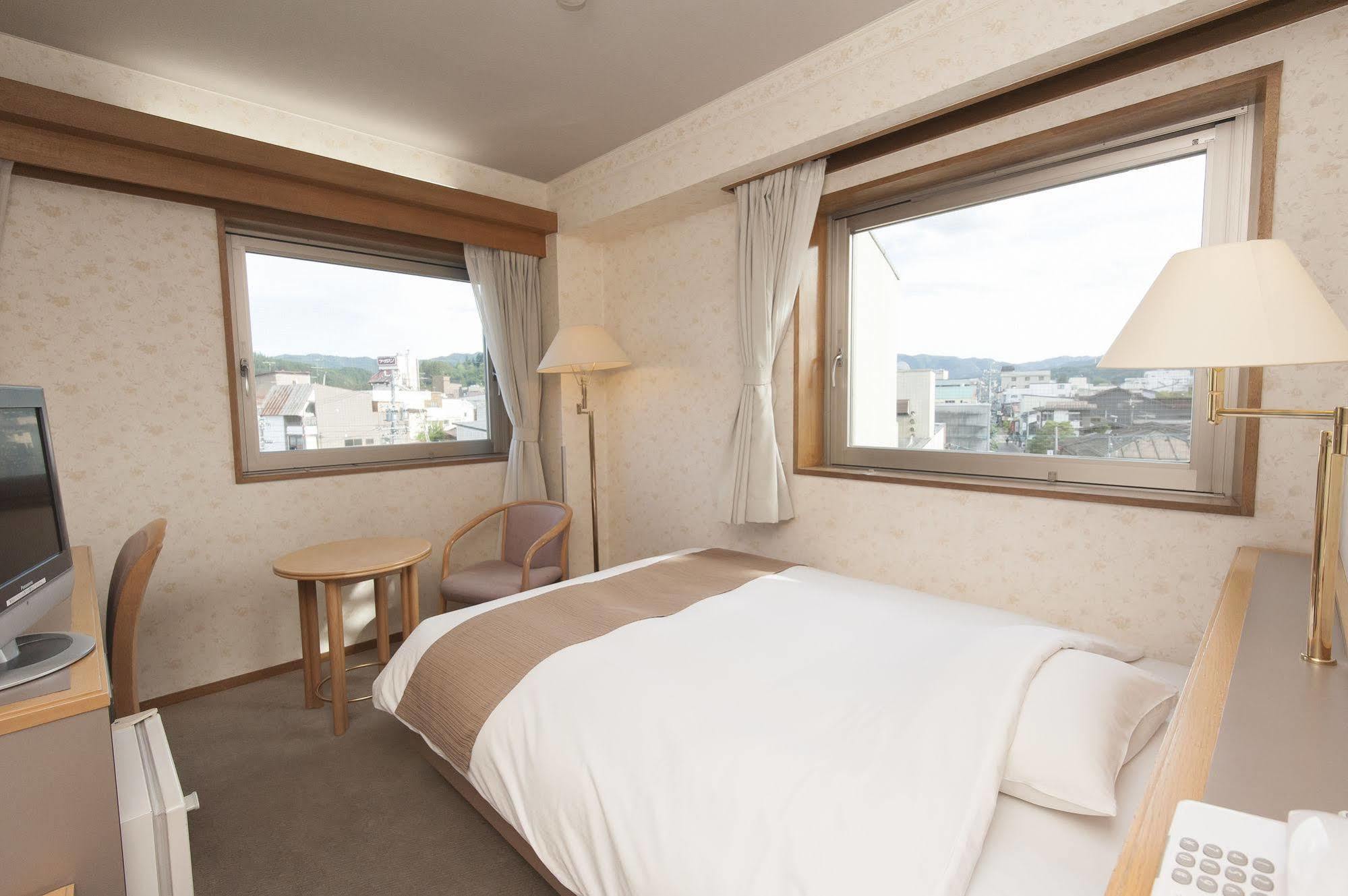 Takayama City Hotel Four Seasons Esterno foto